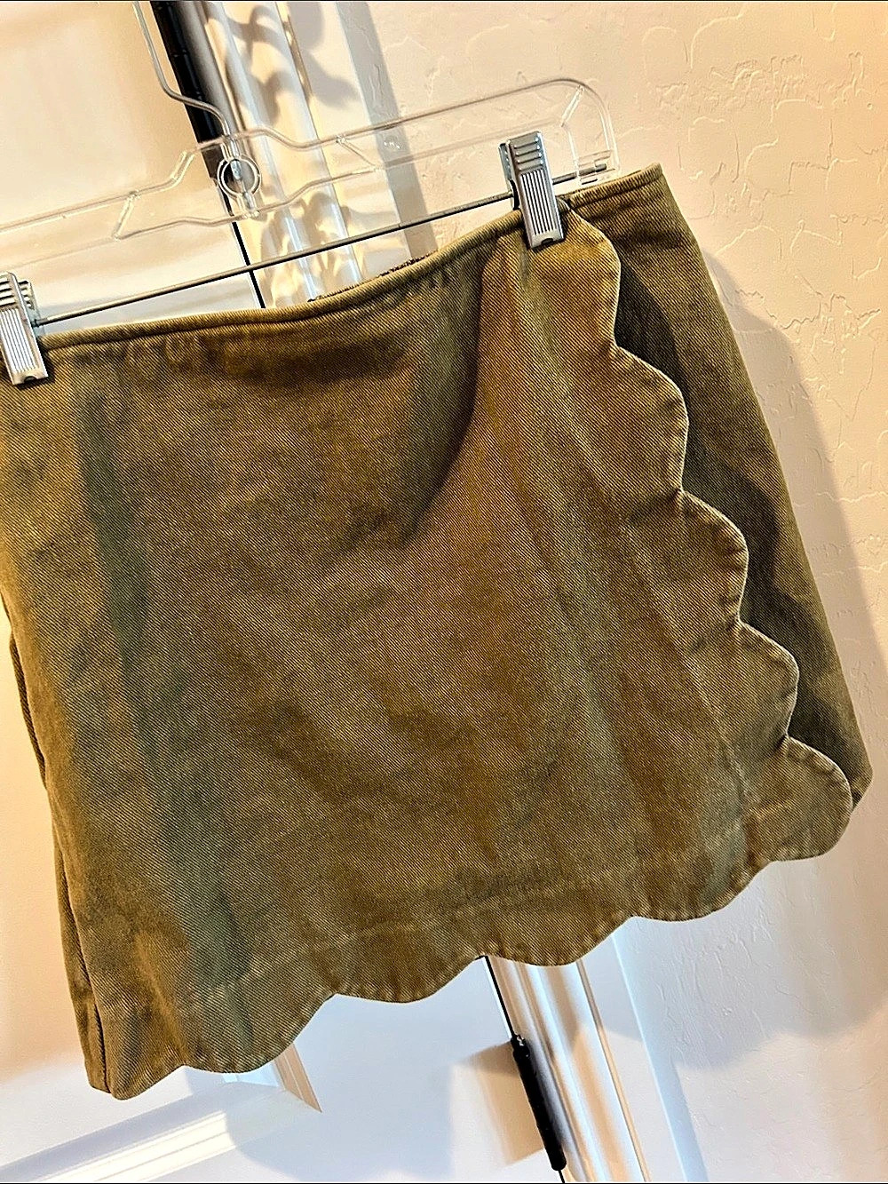 jim ami Scalloped Cotton Denim Mini Zippered Skirt Olive Green in size Medium